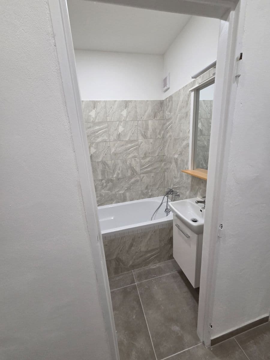 Pronájem bytu 3+1 73 m², Na Královkách, Kuřim, Jihomoravský kraj Pronájem bytu 3+1 73 m², Na Královkách, Kuřim, Jihomoravský kraj