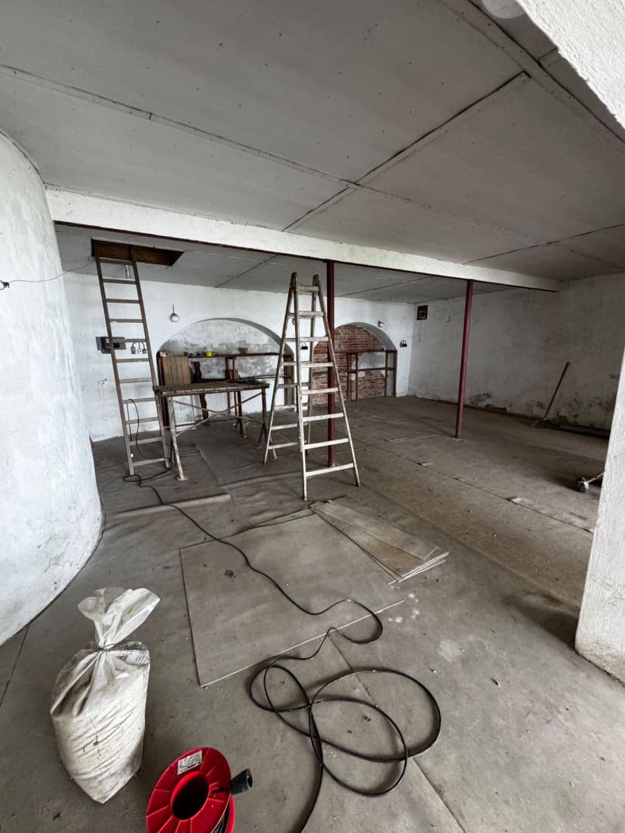 Pronájem garáže 227 m², Český Krumlov, Jihočeský kraj Pronájem garáže 227 m², Český Krumlov, Jihočeský kraj