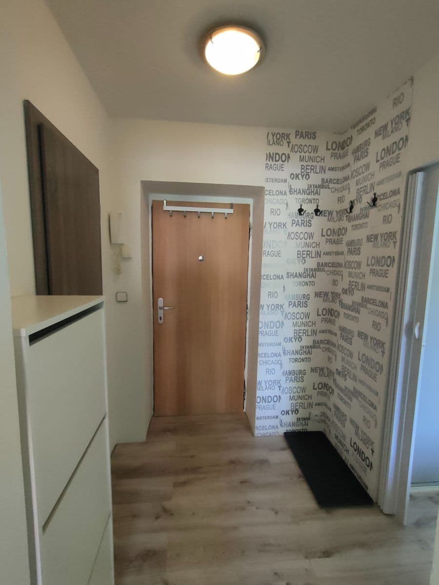 Pronájem bytu 1+1 30 m², J. A. Komenského, Stochov, Středočeský kraj Pronájem bytu 1+1 30 m², J. A. Komenského, Stochov, Středočeský kraj