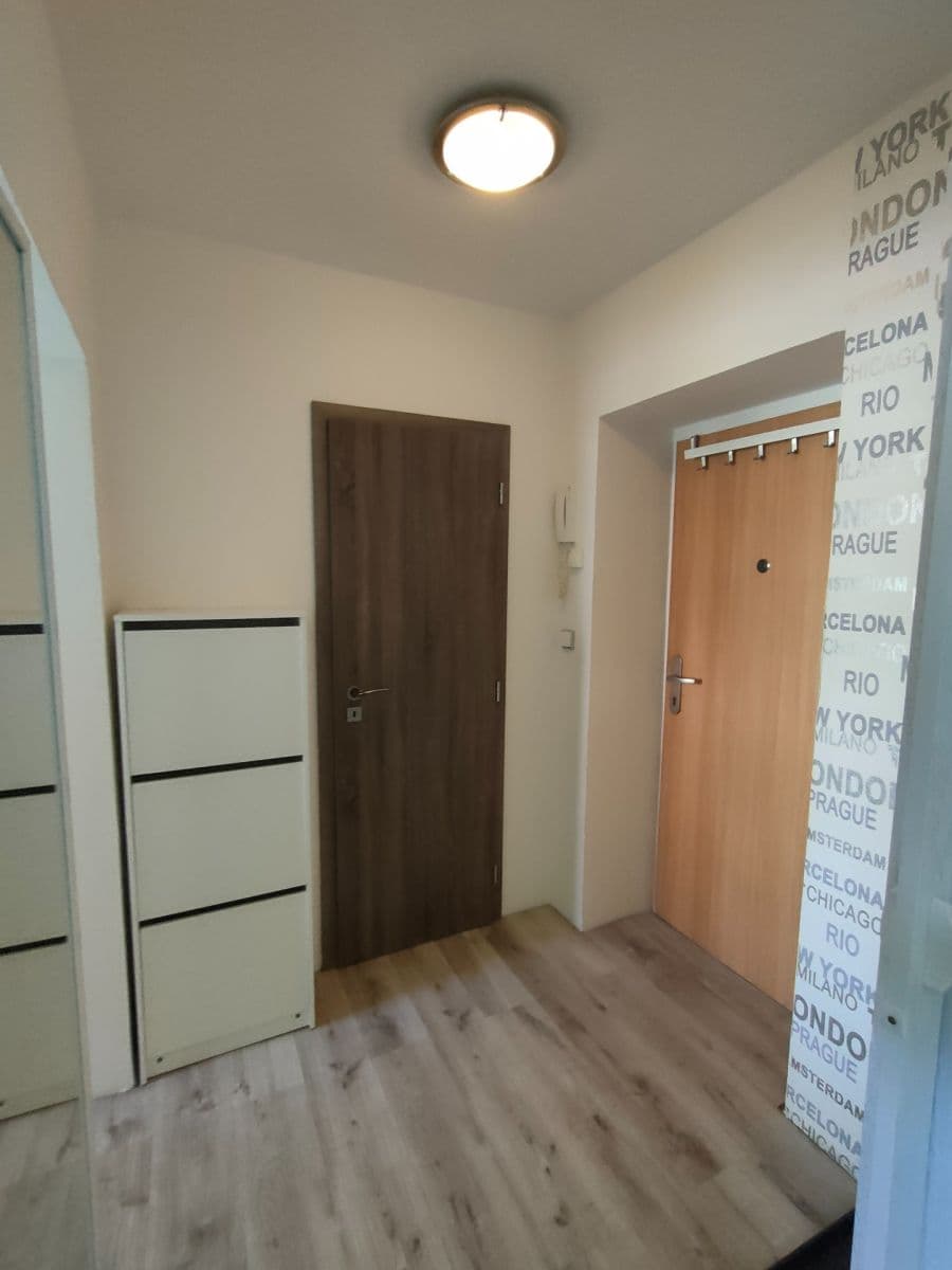 Pronájem bytu 1+1 30 m², J. A. Komenského, Stochov, Středočeský kraj Pronájem bytu 1+1 30 m², J. A. Komenského, Stochov, Středočeský kraj