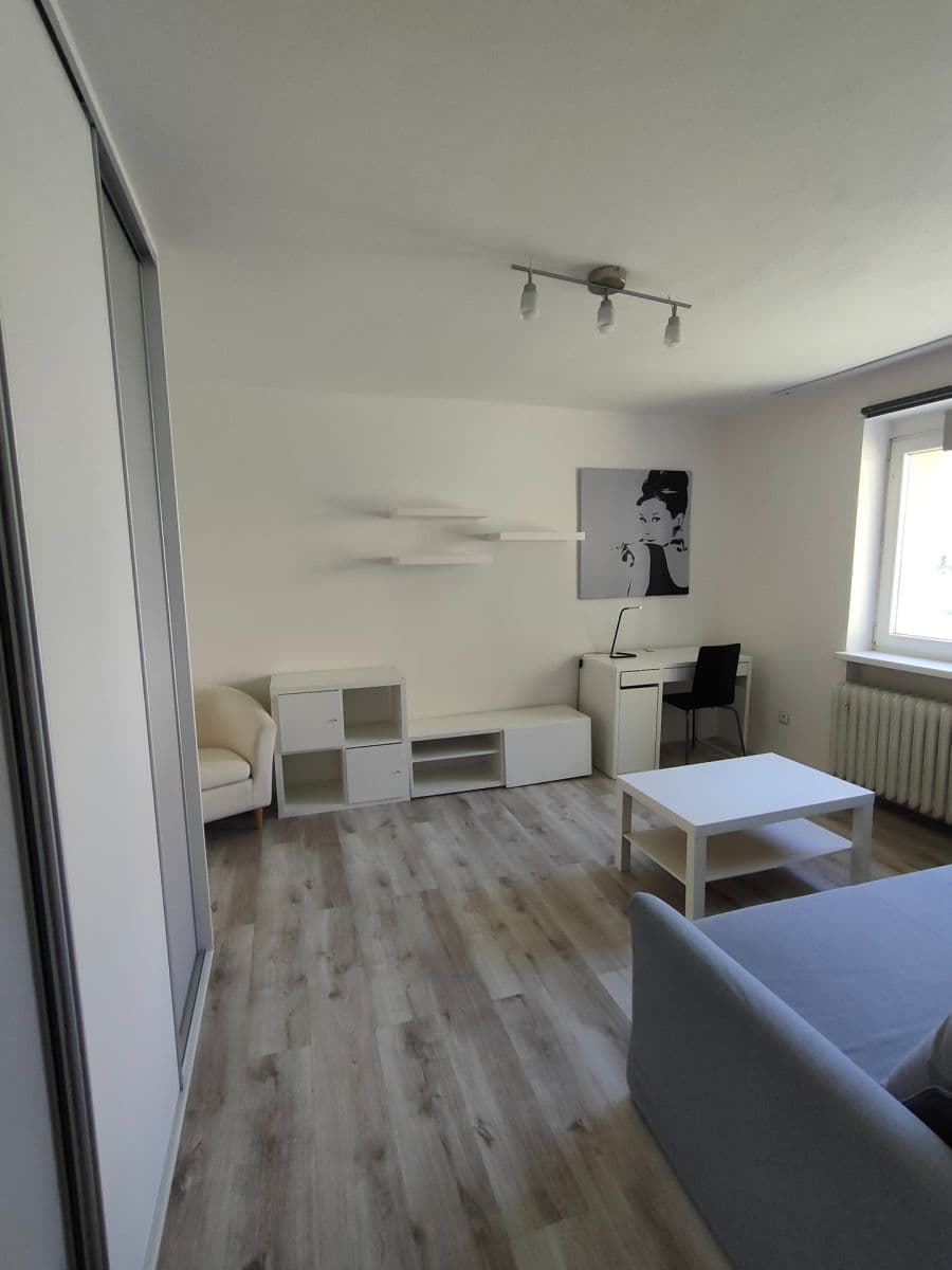 Pronájem bytu 1+1 30 m², J. A. Komenského, Stochov, Středočeský kraj Pronájem bytu 1+1 30 m², J. A. Komenského, Stochov, Středočeský kraj