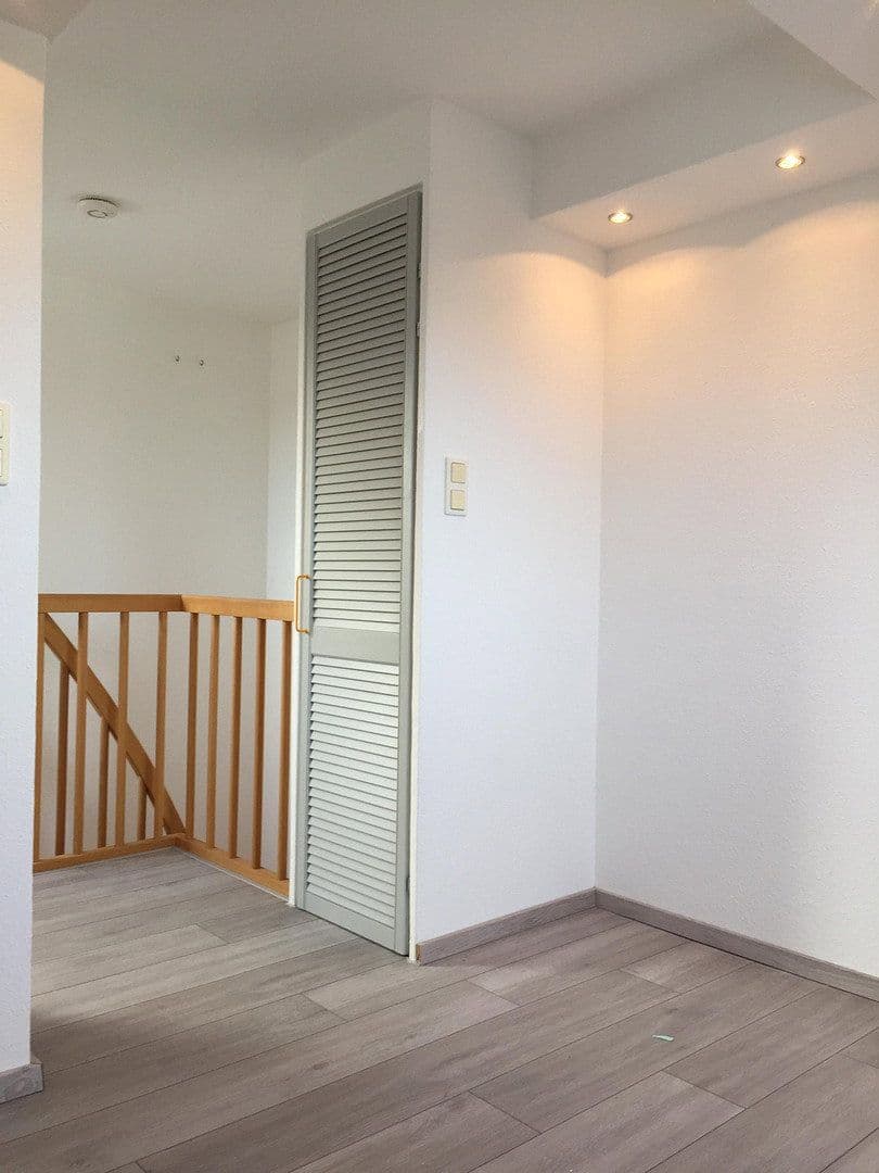 Prodej bytu 4+1 77 m², Hölderlin Str. 2, Stuhr, Dolní Sasko Prodej bytu 4+1 77 m², Hölderlin Str. 2, Stuhr, Dolní Sasko
