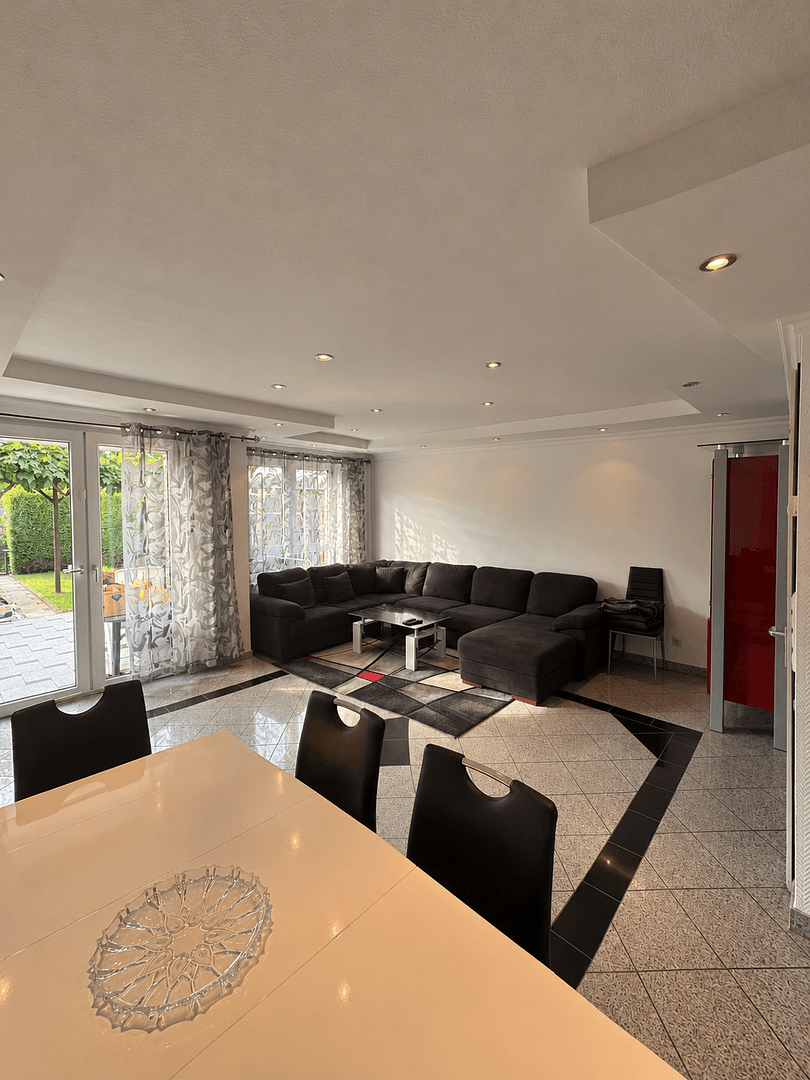 Prodej domu 107 m², pozemek 188 m², Neuss, Severní Porýní-Vestfálsko Prodej domu 107 m², pozemek 188 m², Neuss, Severní Porýní-Vestfálsko