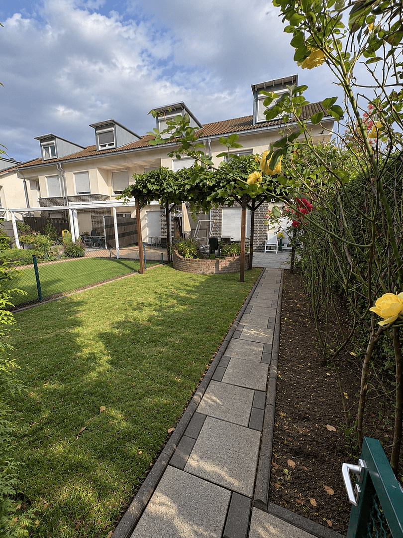 Prodej domu 107 m², pozemek 188 m², Neuss, Severní Porýní-Vestfálsko Prodej domu 107 m², pozemek 188 m², Neuss, Severní Porýní-Vestfálsko
