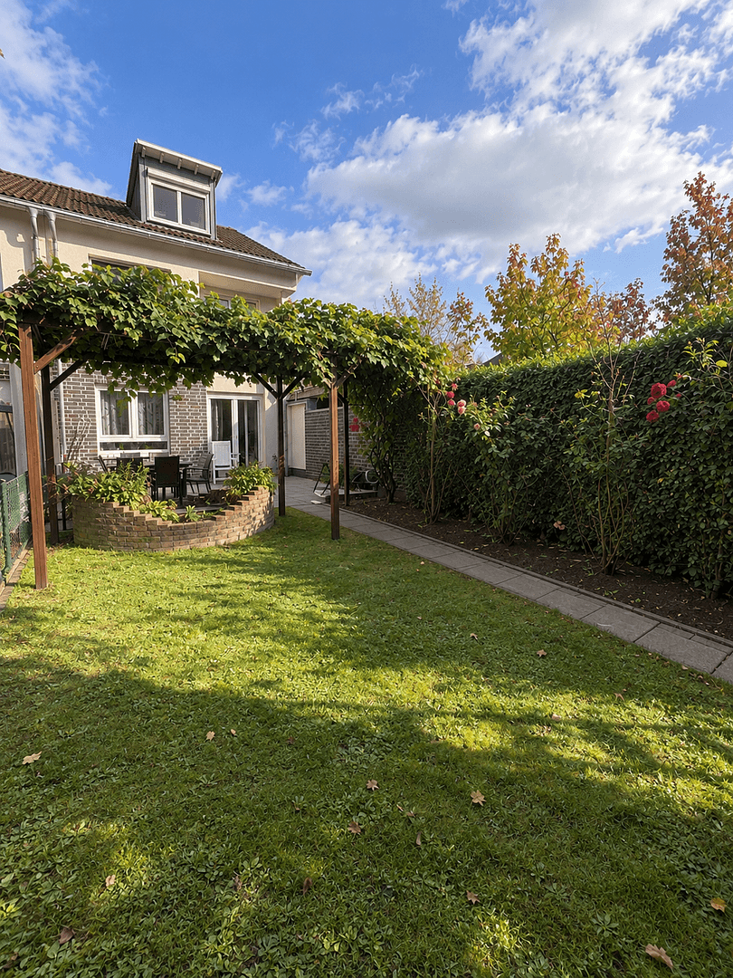 Prodej domu 107 m², pozemek 188 m², Neuss, Severní Porýní-Vestfálsko Prodej domu 107 m², pozemek 188 m², Neuss, Severní Porýní-Vestfálsko