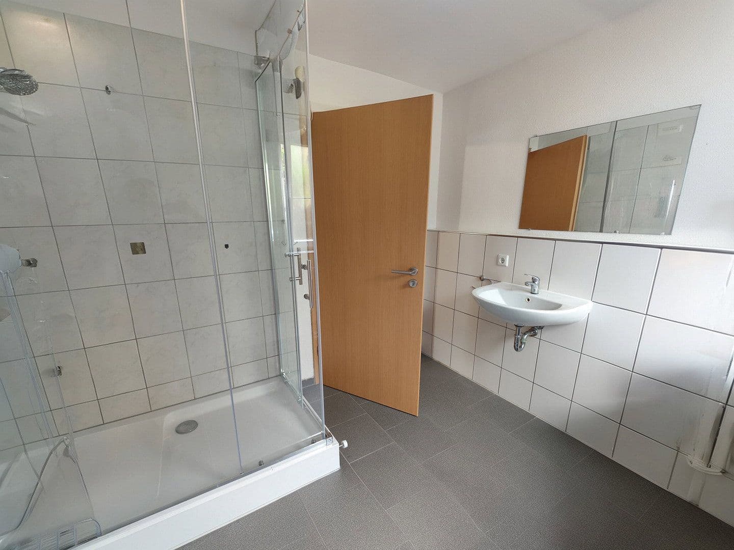 Prodej domu 322 m², pozemek 500 m², Singen (Hohentwiel), Bádensko-Württembersko Prodej domu 322 m², pozemek 500 m², Singen (Hohentwiel), Bádensko-Württembersko