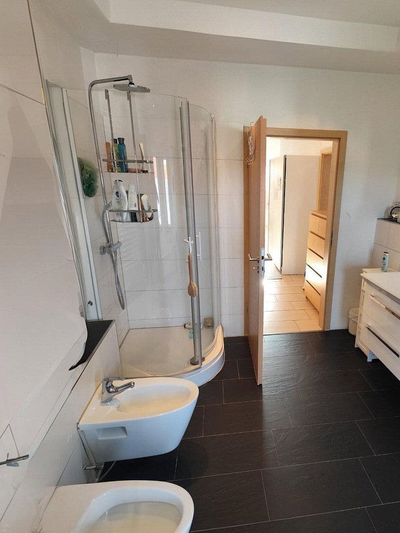 Prodej domu 322 m², pozemek 500 m², Singen (Hohentwiel), Bádensko-Württembersko Prodej domu 322 m², pozemek 500 m², Singen (Hohentwiel), Bádensko-Württembersko