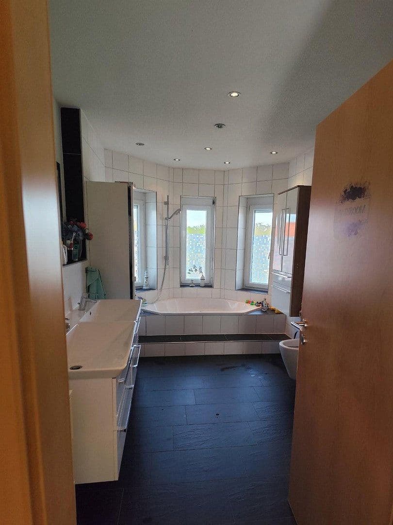 Prodej domu 322 m², pozemek 500 m², Singen (Hohentwiel), Bádensko-Württembersko Prodej domu 322 m², pozemek 500 m², Singen (Hohentwiel), Bádensko-Württembersko