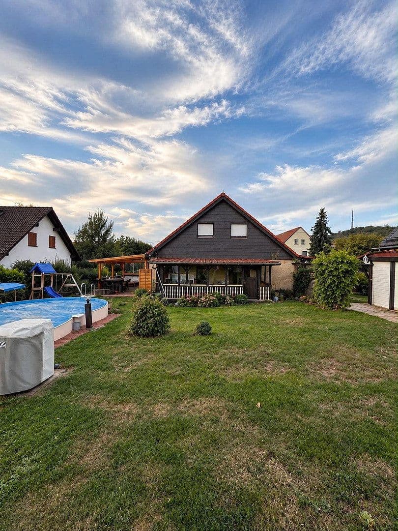 Prodej domu 116 m², pozemek 976 m², Wermsdorf, Sasko Prodej domu 116 m², pozemek 976 m², Wermsdorf, Sasko