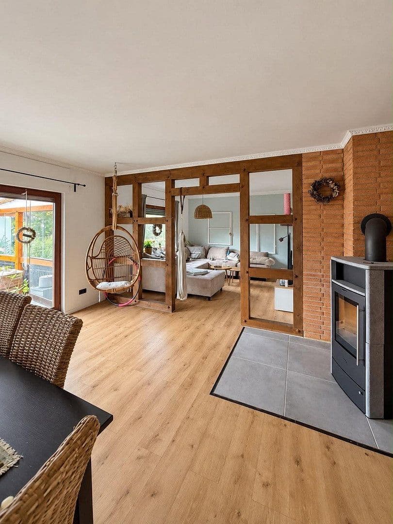 Prodej domu 116 m², pozemek 976 m², Wermsdorf, Sasko Prodej domu 116 m², pozemek 976 m², Wermsdorf, Sasko