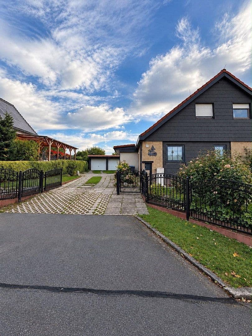 Prodej domu 116 m², pozemek 976 m², Wermsdorf, Sasko Prodej domu 116 m², pozemek 976 m², Wermsdorf, Sasko