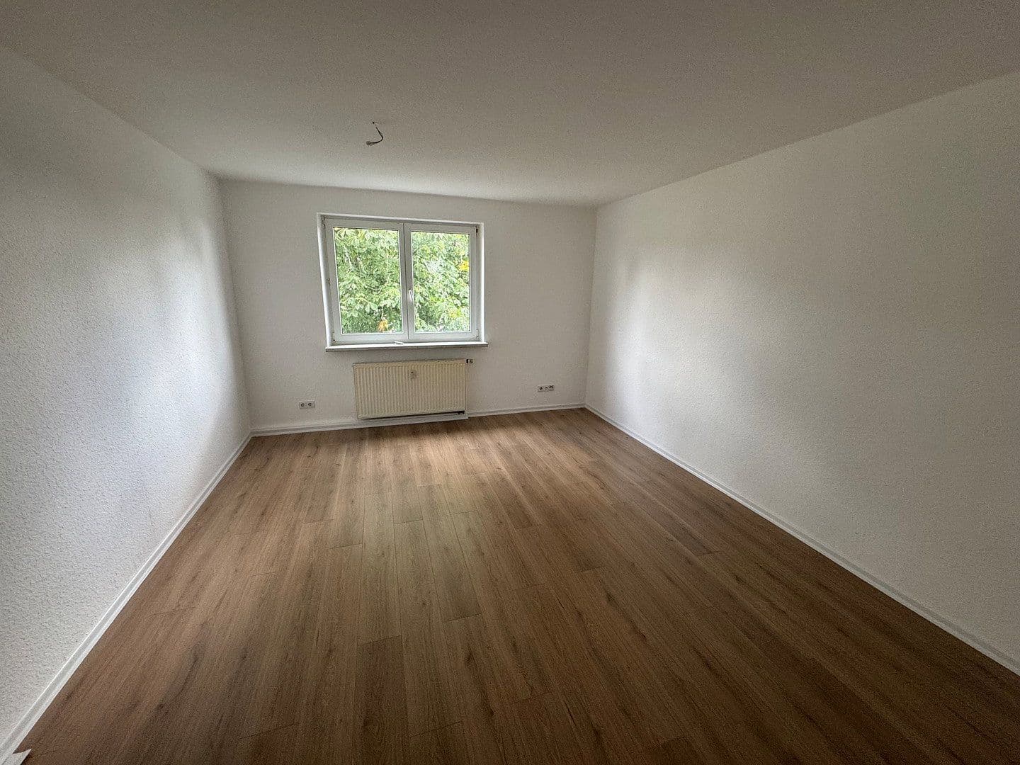 Pronájem bytu 2+1 50 m², Straße des Aufbaus 4, Borna, Sasko Pronájem bytu 2+1 50 m², Straße des Aufbaus 4, Borna, Sasko