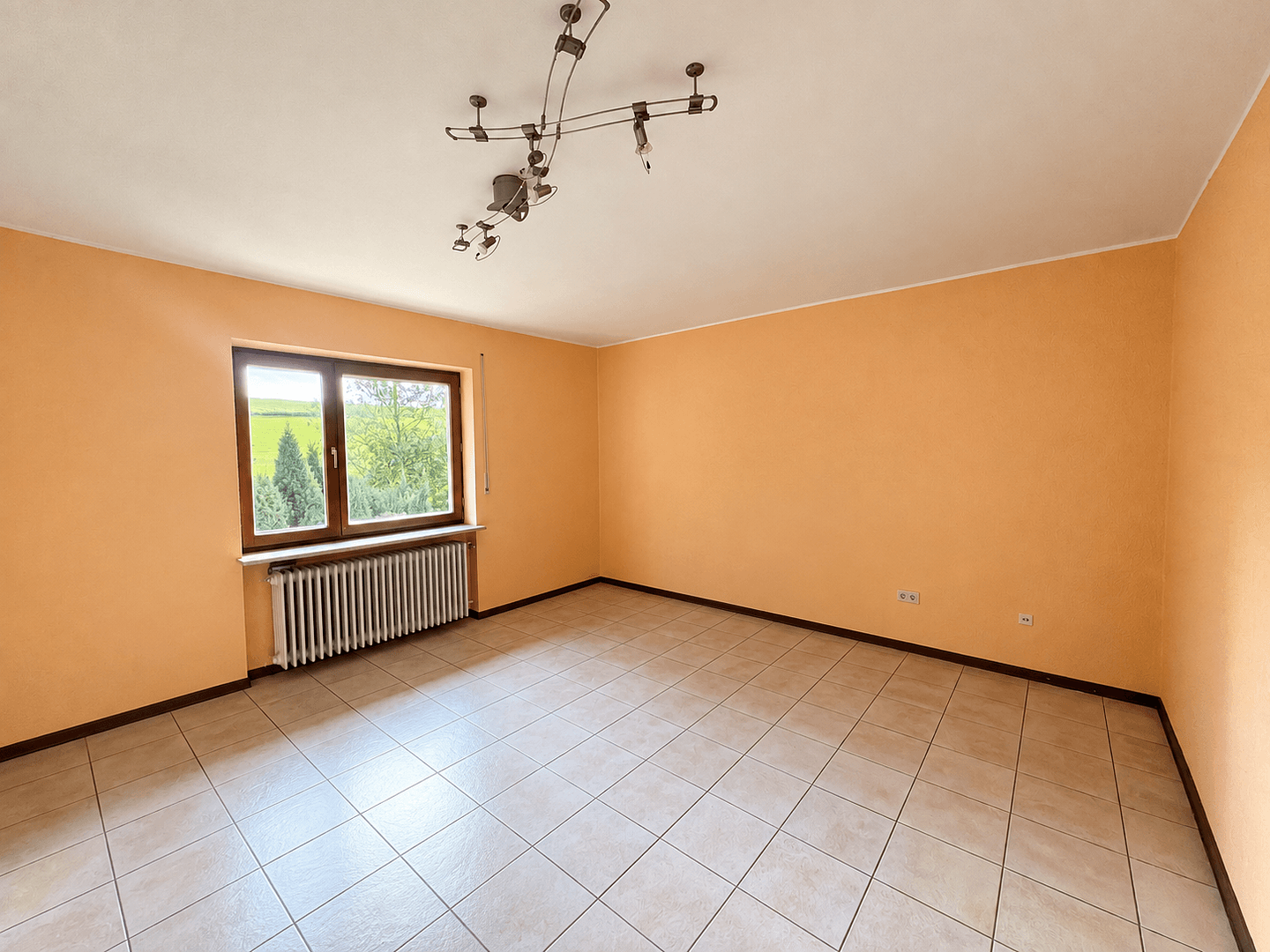 Prodej domu 196 m², pozemek 1.478 m², Klingstraße 12, Freiensteinau, Hessen Prodej domu 196 m², pozemek 1.478 m², Klingstraße 12, Freiensteinau, Hessen