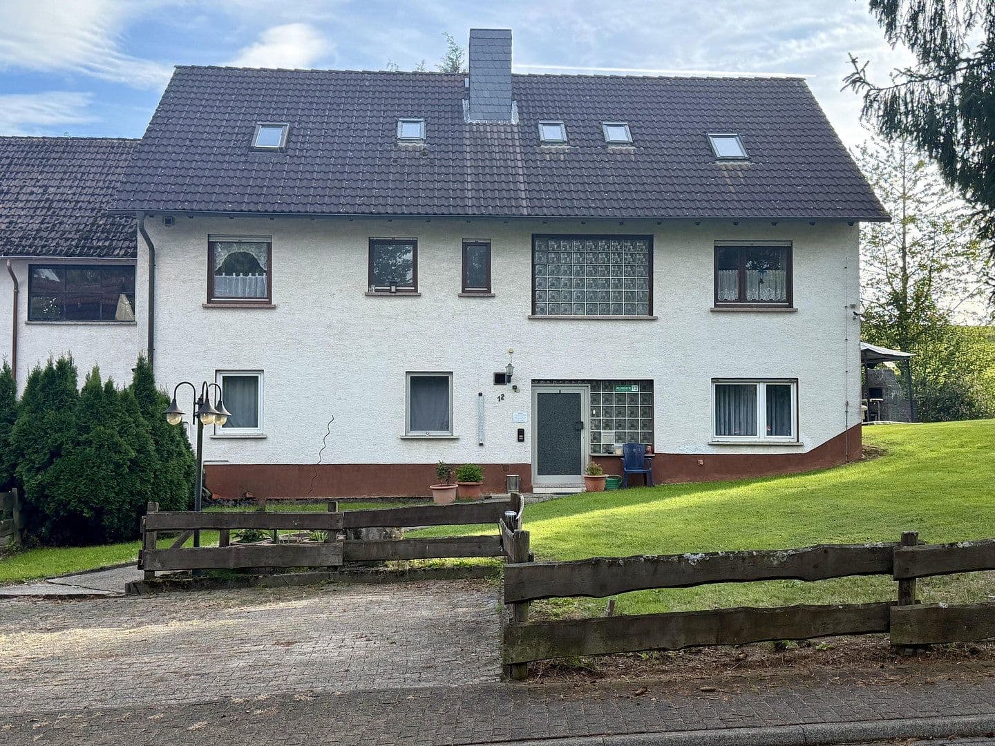 Prodej domu 196 m², pozemek 1.478 m², Klingstraße 12, Freiensteinau, Hessen Prodej domu 196 m², pozemek 1.478 m², Klingstraße 12, Freiensteinau, Hessen