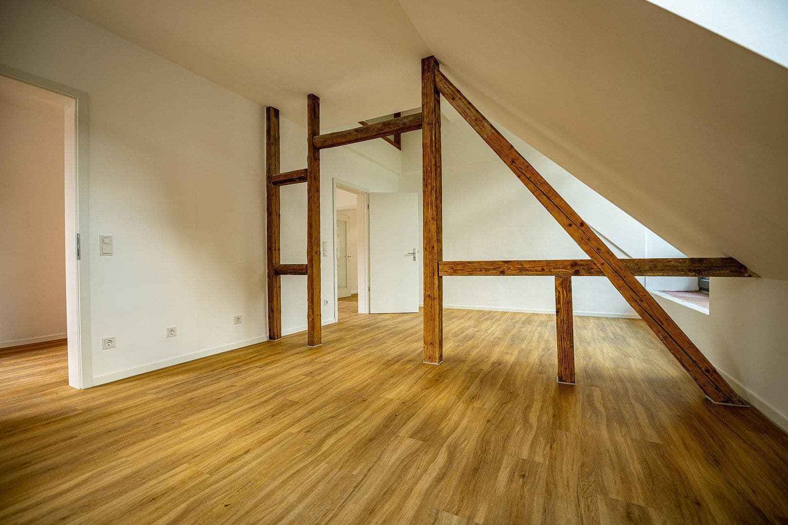 Pronájem bytu 5+1 155 m², Wennigsen (Deister), Dolní Sasko Pronájem bytu 5+1 155 m², Wennigsen (Deister), Dolní Sasko