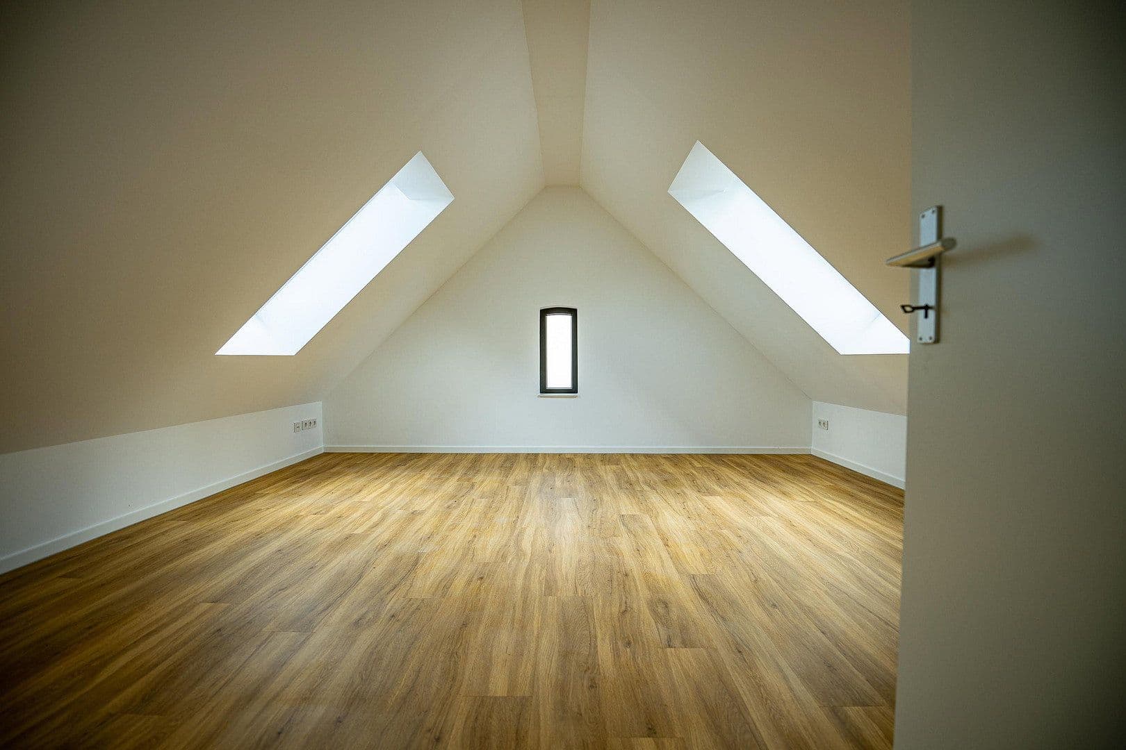 Pronájem bytu 5+1 155 m², Wennigsen (Deister), Dolní Sasko Pronájem bytu 5+1 155 m², Wennigsen (Deister), Dolní Sasko