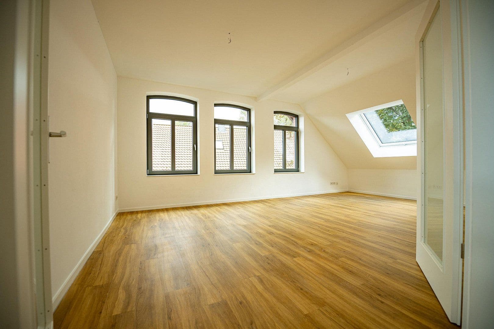 Pronájem bytu 5+1 155 m², Wennigsen (Deister), Dolní Sasko Pronájem bytu 5+1 155 m², Wennigsen (Deister), Dolní Sasko