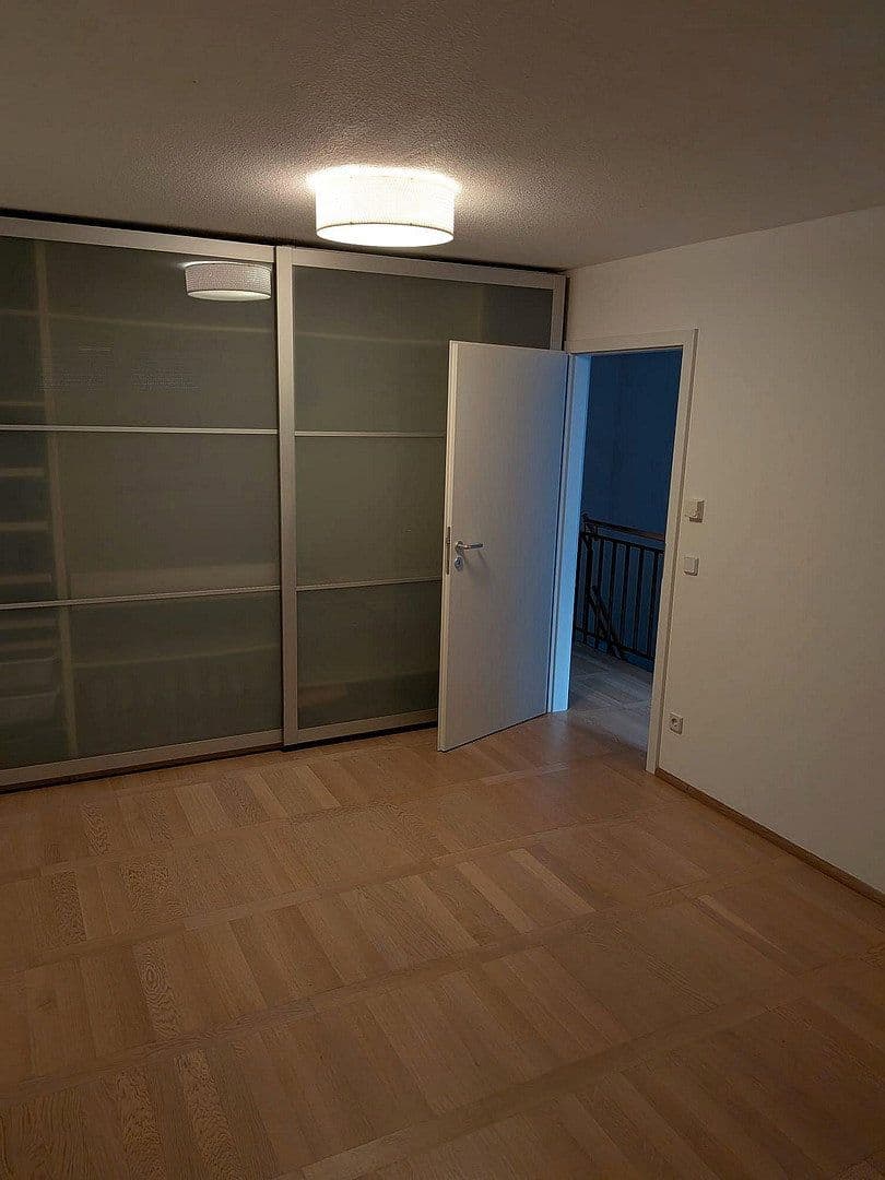 Pronájem bytu 4+1 120 m², Sindelfingen, Bádensko-Württembersko Pronájem bytu 4+1 120 m², Sindelfingen, Bádensko-Württembersko