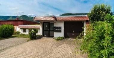 Prodej bytu 2+1 50 m², Hangweg 14, Bad Urach, Bádensko-Württembersko Prodej bytu 2+1 50 m², Hangweg 14, Bad Urach, Bádensko-Württembersko