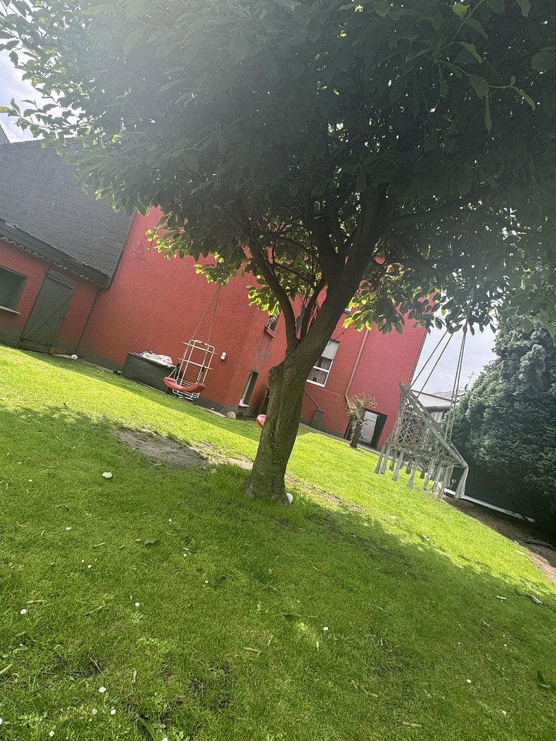 Prodej domu 359 m², pozemek 560 m², Ziegelstraße 14, Oberhausen, Oberhausen, Severní Porýní-Vestfálsko Prodej domu 359 m², pozemek 560 m², Ziegelstraße 14, Oberhausen, Oberhausen, Severní Porýní-Vestfálsko