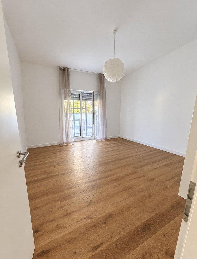 Pronájem bytu 3+1 97 m², Sulzbachstr. 50, Oberndorf am Neckar, Bádensko-Württembersko Pronájem bytu 3+1 97 m², Sulzbachstr. 50, Oberndorf am Neckar, Bádensko-Württembersko