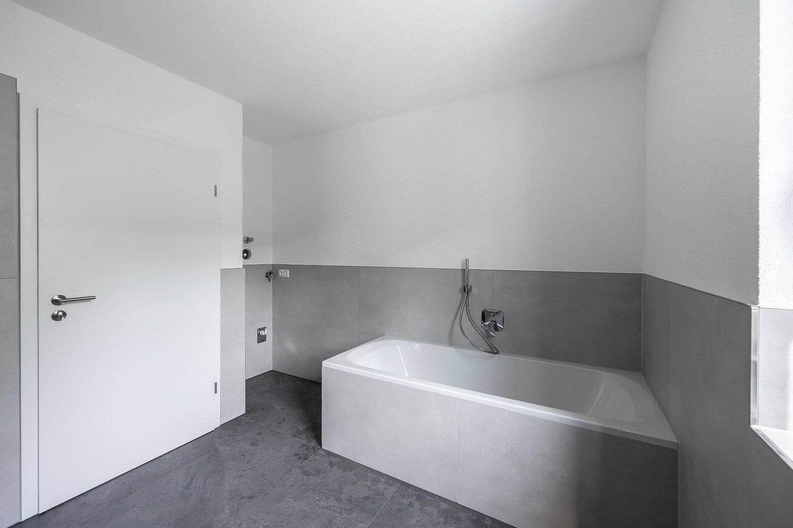 Pronájem bytu 3+1 97 m², Sulzbachstr. 50, Oberndorf am Neckar, Bádensko-Württembersko Pronájem bytu 3+1 97 m², Sulzbachstr. 50, Oberndorf am Neckar, Bádensko-Württembersko