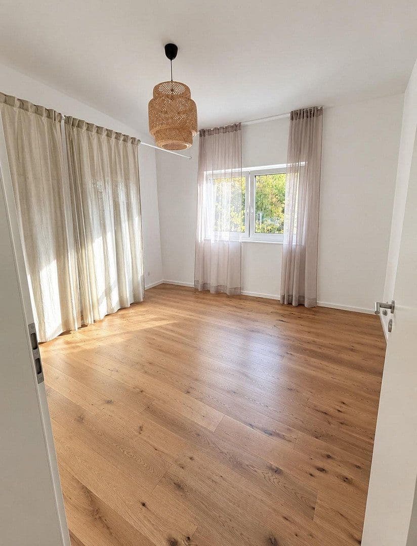 Pronájem bytu 3+1 97 m², Sulzbachstr. 50, Oberndorf am Neckar, Bádensko-Württembersko Pronájem bytu 3+1 97 m², Sulzbachstr. 50, Oberndorf am Neckar, Bádensko-Württembersko