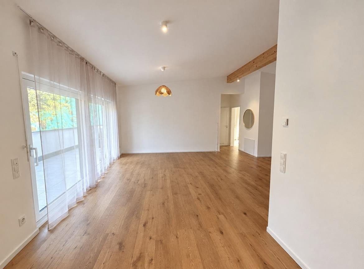 Pronájem bytu 3+1 97 m², Sulzbachstr. 50, Oberndorf am Neckar, Bádensko-Württembersko Pronájem bytu 3+1 97 m², Sulzbachstr. 50, Oberndorf am Neckar, Bádensko-Württembersko