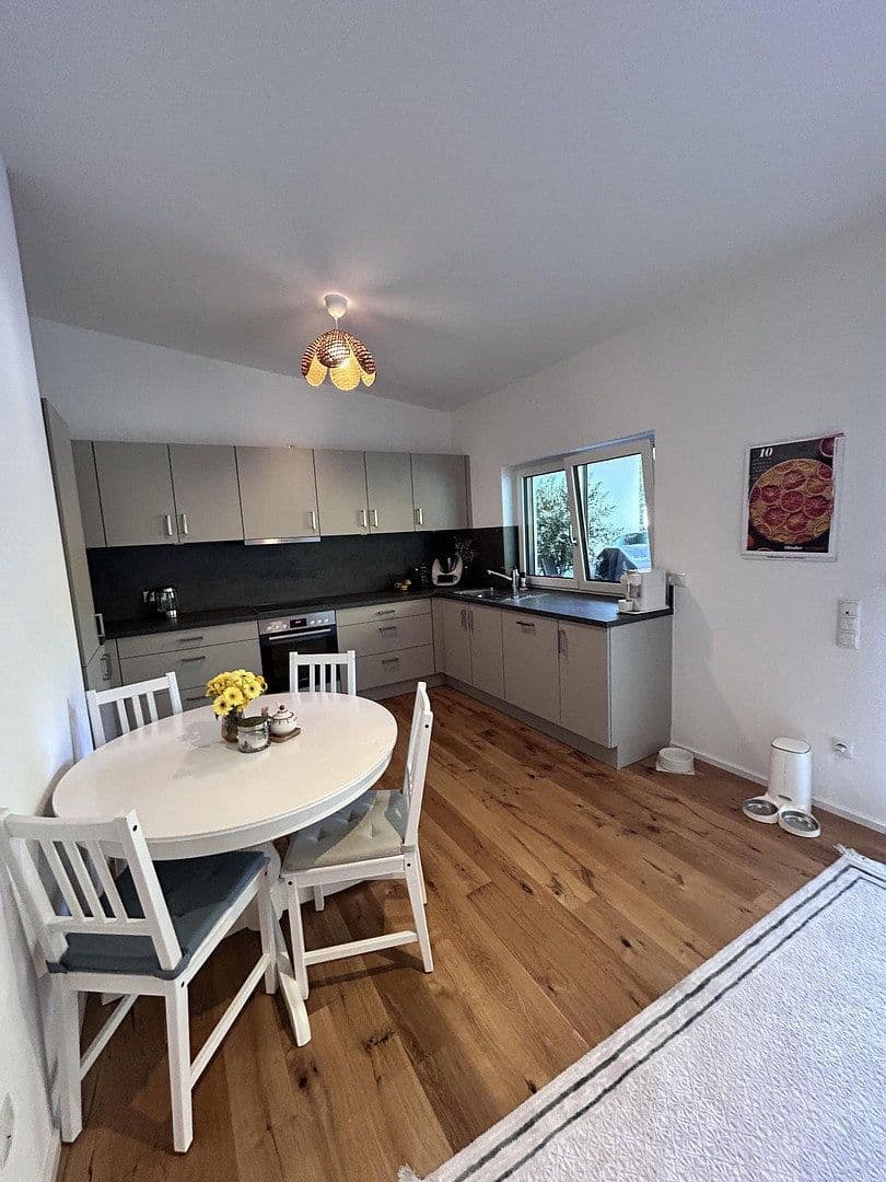 Pronájem bytu 3+1 97 m², Sulzbachstr. 50, Oberndorf am Neckar, Bádensko-Württembersko Pronájem bytu 3+1 97 m², Sulzbachstr. 50, Oberndorf am Neckar, Bádensko-Württembersko