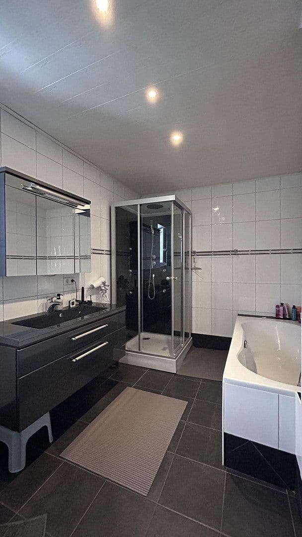 Prodej domu 168 m², pozemek 541 m², Breslauer Str. 16, Chýžice, Bavorsko Prodej domu 168 m², pozemek 541 m², Breslauer Str. 16, Chýžice, Bavorsko