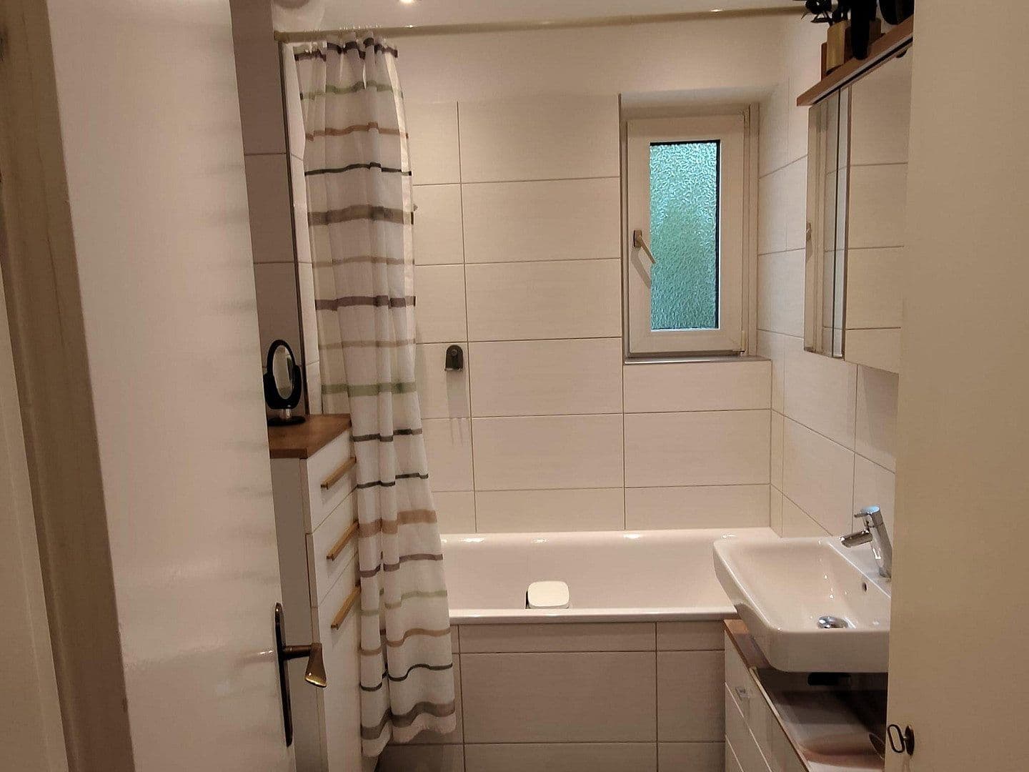 Pronájem bytu 2+1 48 m², Benrodestr. 42b, Düsseldorf, Severní Porýní-Vestfálsko Pronájem bytu 2+1 48 m², Benrodestr. 42b, Düsseldorf, Severní Porýní-Vestfálsko
