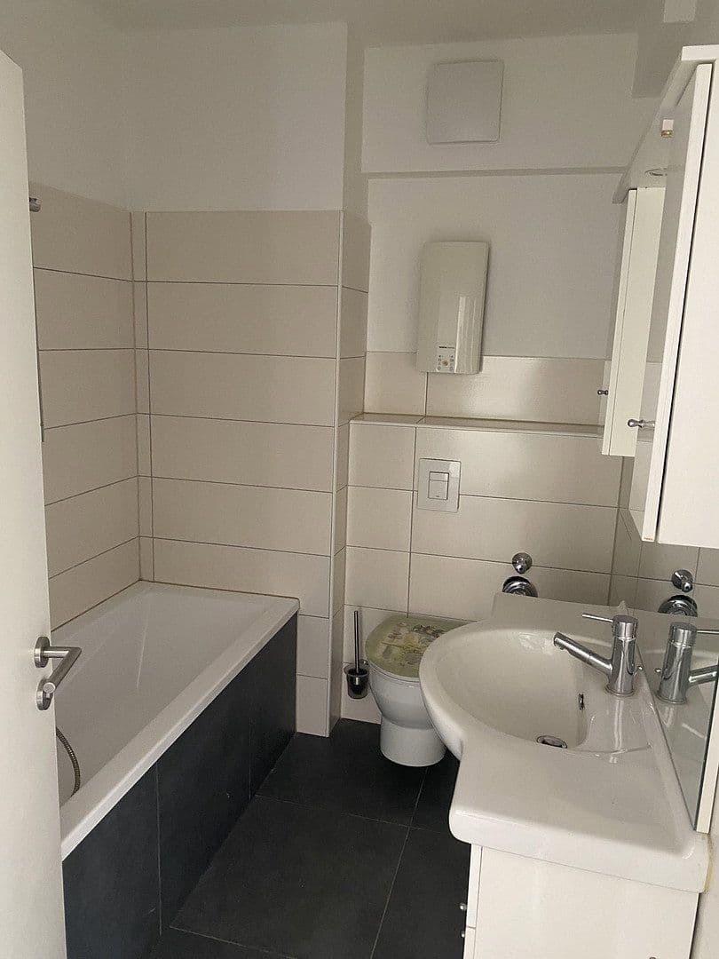 Pronájem bytu 2+1 60 m², Heidestr. 228, Köln, Severní Porýní-Vestfálsko Pronájem bytu 2+1 60 m², Heidestr. 228, Köln, Severní Porýní-Vestfálsko