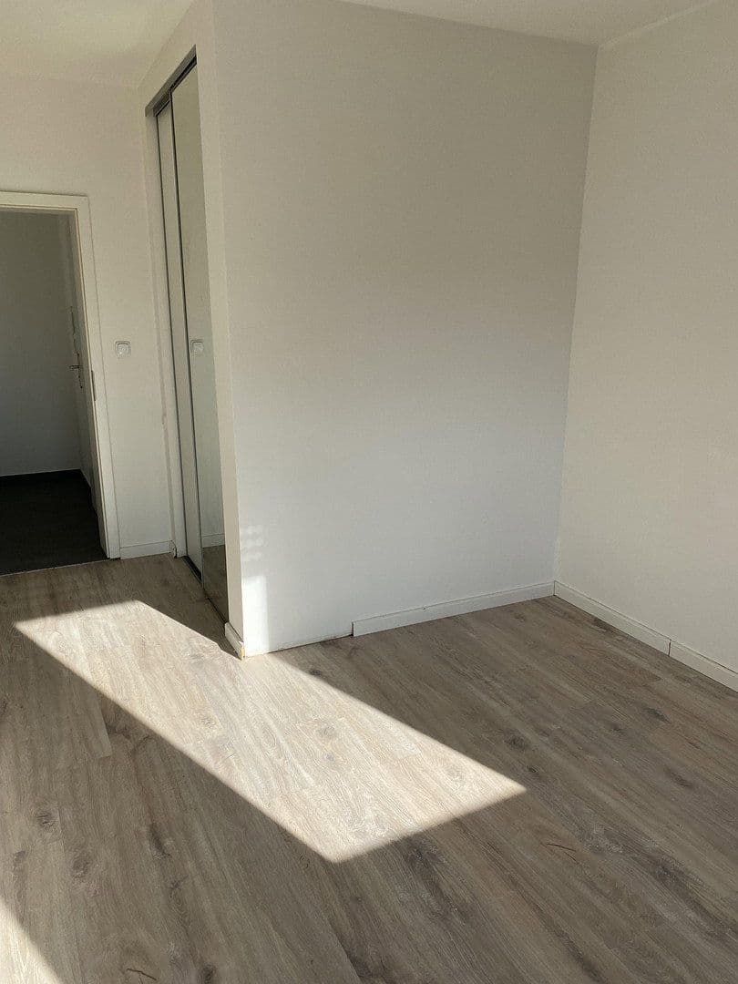 Pronájem bytu 2+1 60 m², Heidestr. 228, Köln, Severní Porýní-Vestfálsko Pronájem bytu 2+1 60 m², Heidestr. 228, Köln, Severní Porýní-Vestfálsko