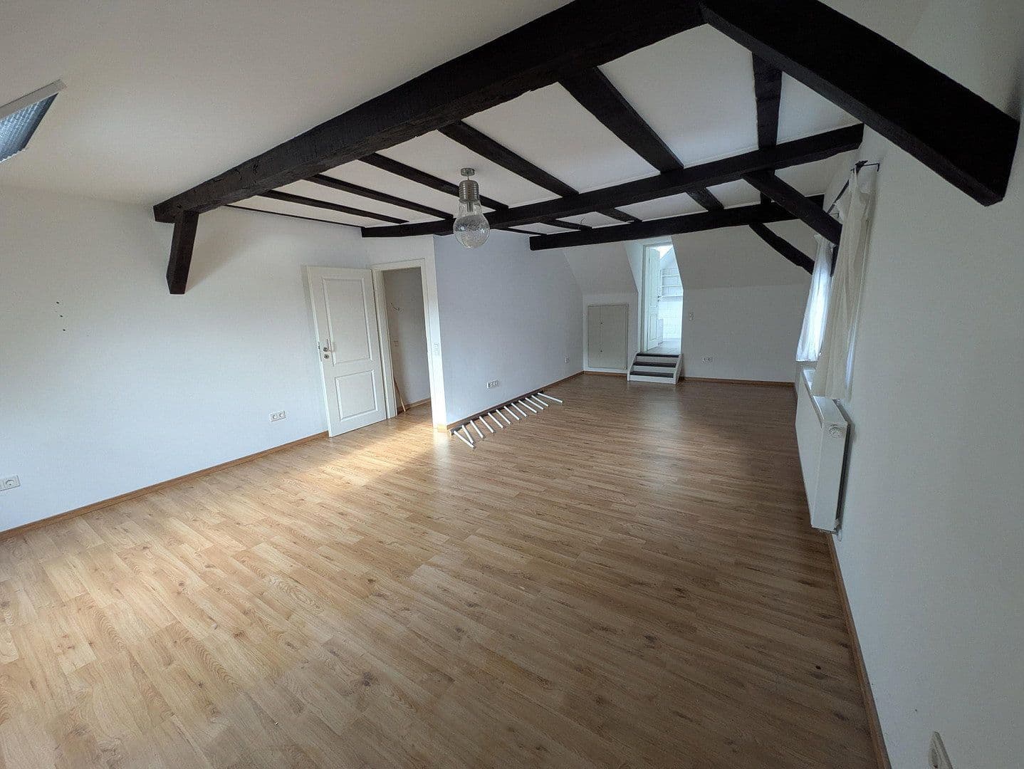 Prodej domu 133 m², pozemek 565 m², Bergstraße 8, Runkel, Hessen Prodej domu 133 m², pozemek 565 m², Bergstraße 8, Runkel, Hessen