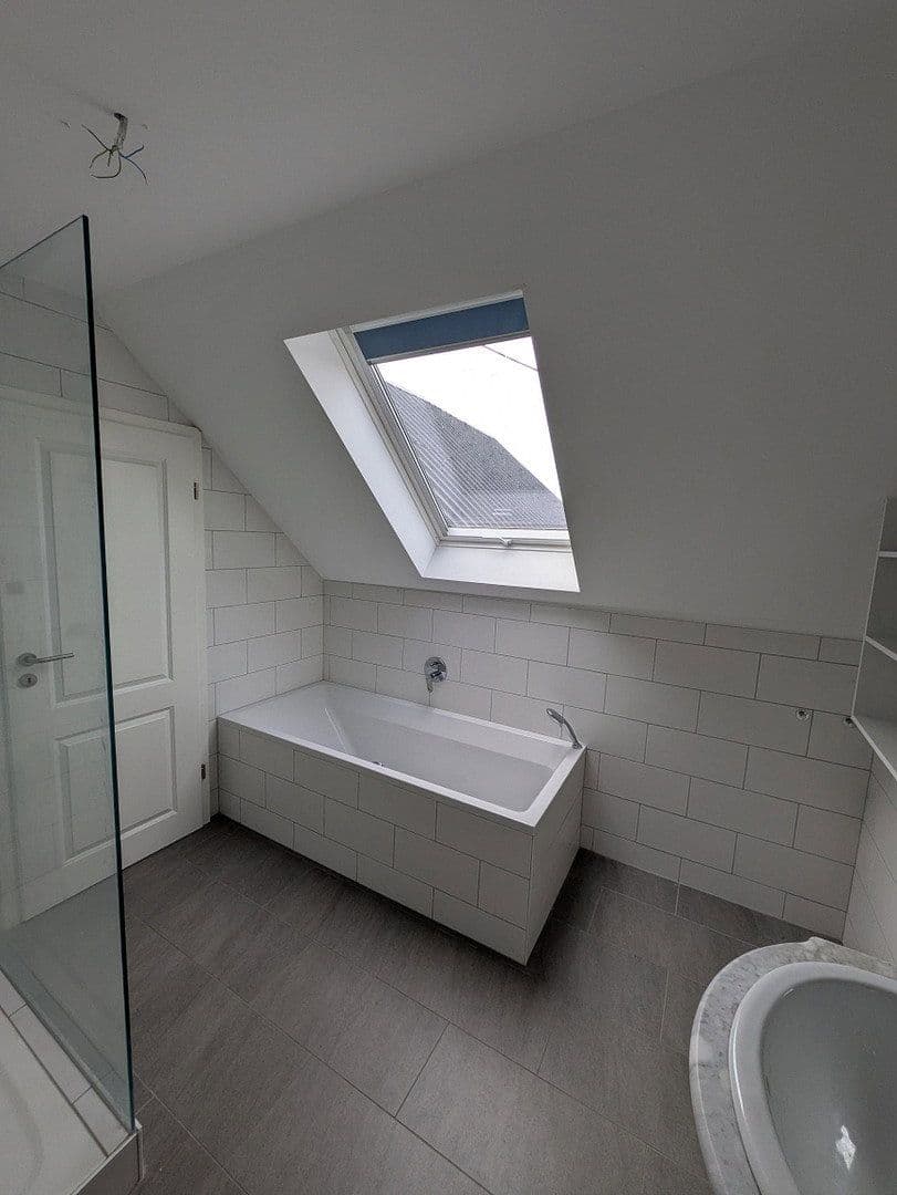 Prodej domu 133 m², pozemek 565 m², Bergstraße 8, Runkel, Hessen Prodej domu 133 m², pozemek 565 m², Bergstraße 8, Runkel, Hessen