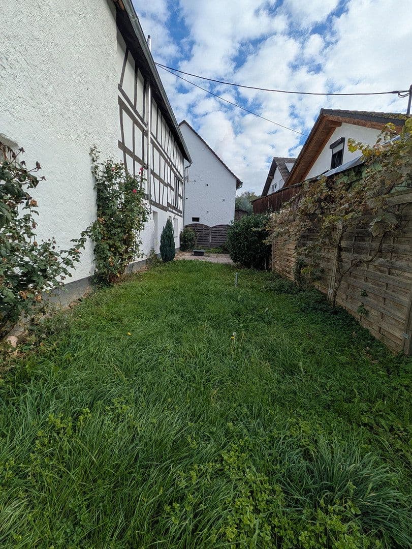 Prodej domu 133 m², pozemek 565 m², Bergstraße 8, Runkel, Hessen Prodej domu 133 m², pozemek 565 m², Bergstraße 8, Runkel, Hessen