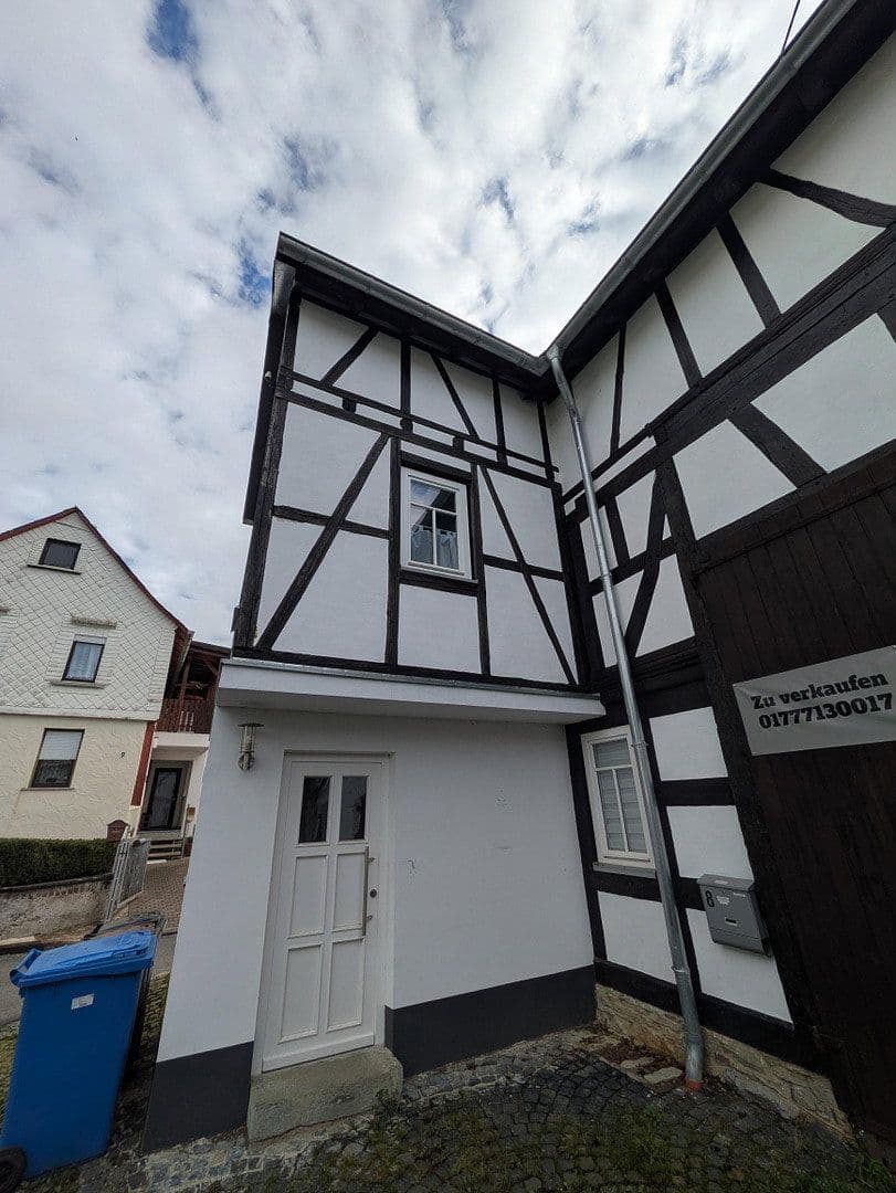 Prodej domu 133 m², pozemek 565 m², Bergstraße 8, Runkel, Hessen Prodej domu 133 m², pozemek 565 m², Bergstraße 8, Runkel, Hessen