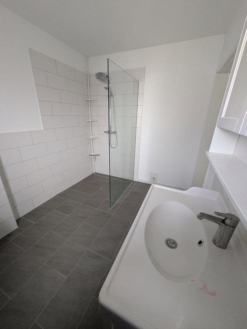 Prodej domu 133 m², pozemek 565 m², Bergstraße 8, Runkel, Hessen Prodej domu 133 m², pozemek 565 m², Bergstraße 8, Runkel, Hessen