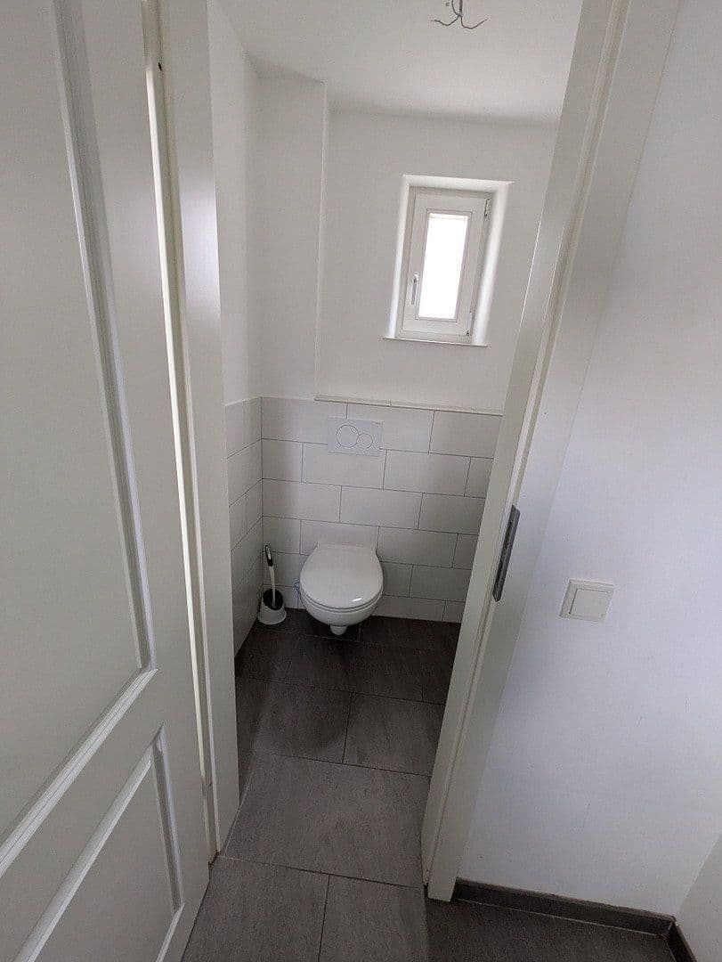Prodej domu 133 m², pozemek 565 m², Bergstraße 8, Runkel, Hessen Prodej domu 133 m², pozemek 565 m², Bergstraße 8, Runkel, Hessen
