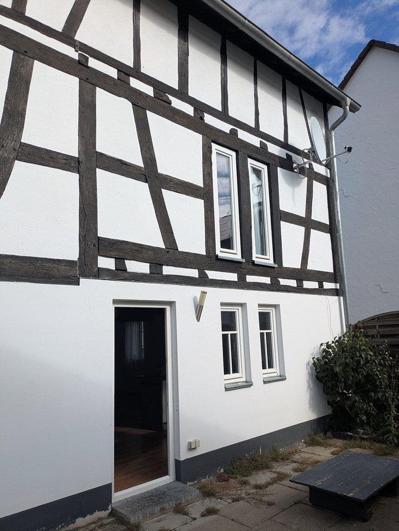Prodej domu 133 m², pozemek 565 m², Bergstraße 8, Runkel, Hessen Prodej domu 133 m², pozemek 565 m², Bergstraße 8, Runkel, Hessen