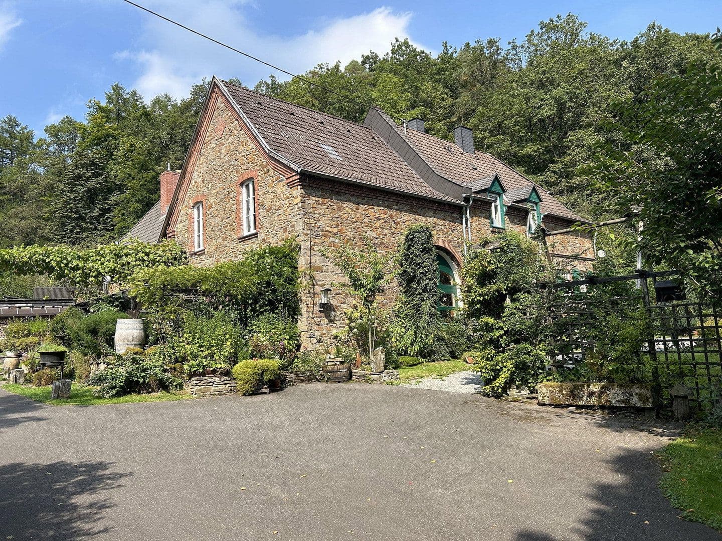 Prodej domu 220 m², pozemek 2.373 m², Hellenthal, Severní Porýní-Vestfálsko Prodej domu 220 m², pozemek 2.373 m², Hellenthal, Severní Porýní-Vestfálsko