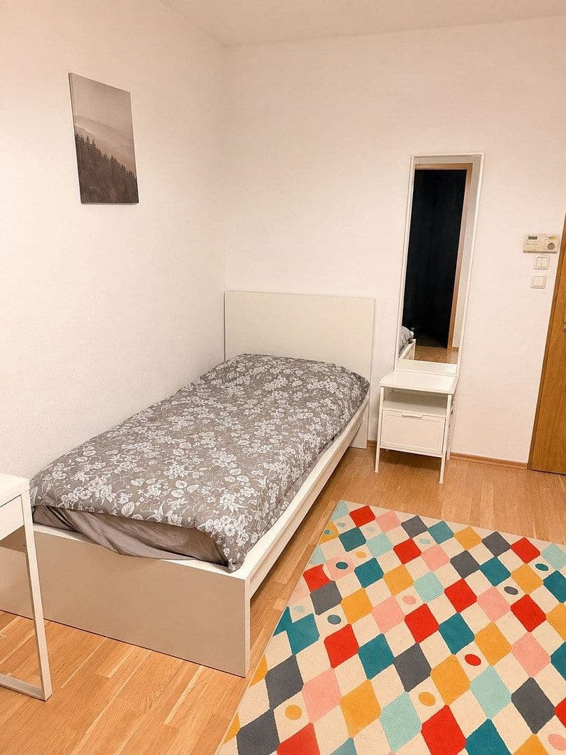 Pronájem bytu 1+1 18 m², Eckenheimer Landstraße 361, Frankfurt am Main, Hessen Pronájem bytu 1+1 18 m², Eckenheimer Landstraße 361, Frankfurt am Main, Hessen