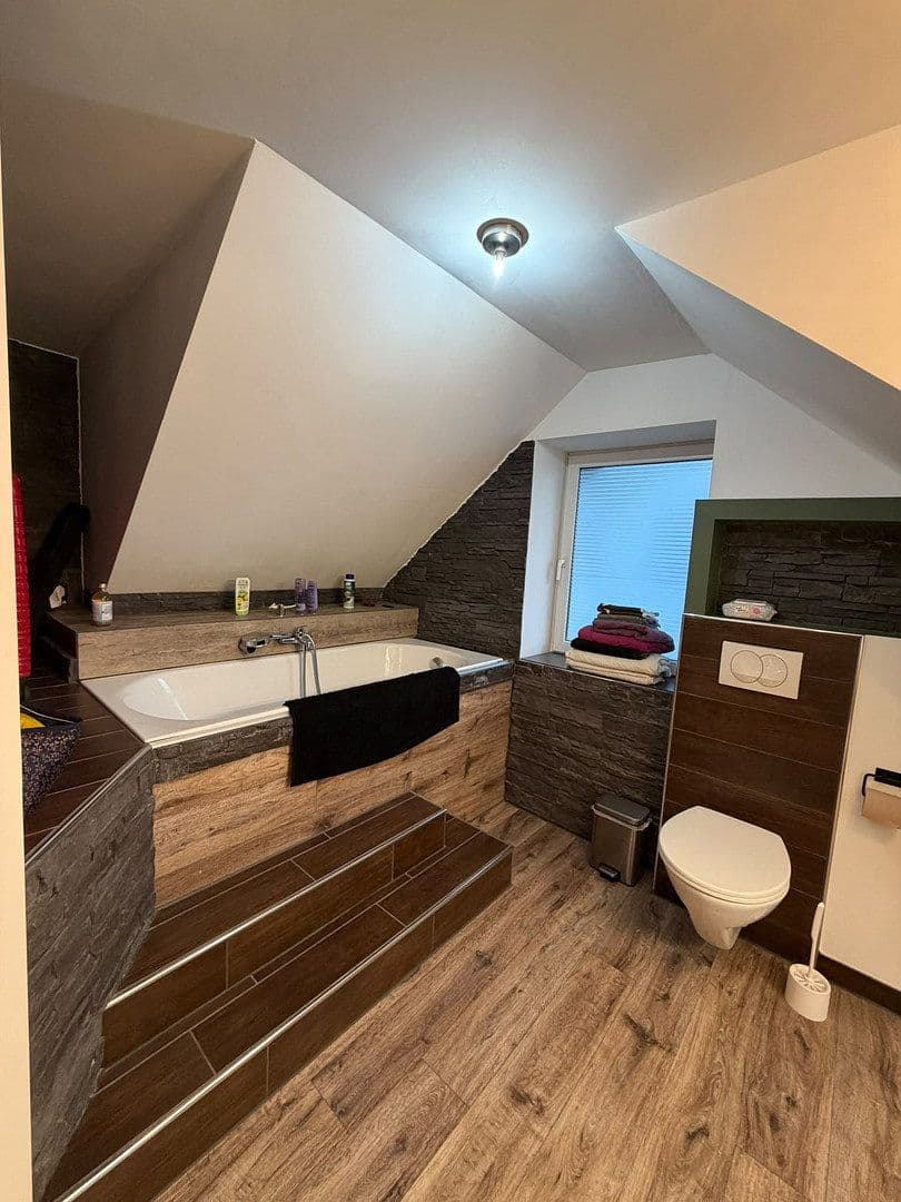 Pronájem bytu 3+1 110 m², Kürten, Severní Porýní-Vestfálsko Pronájem bytu 3+1 110 m², Kürten, Severní Porýní-Vestfálsko