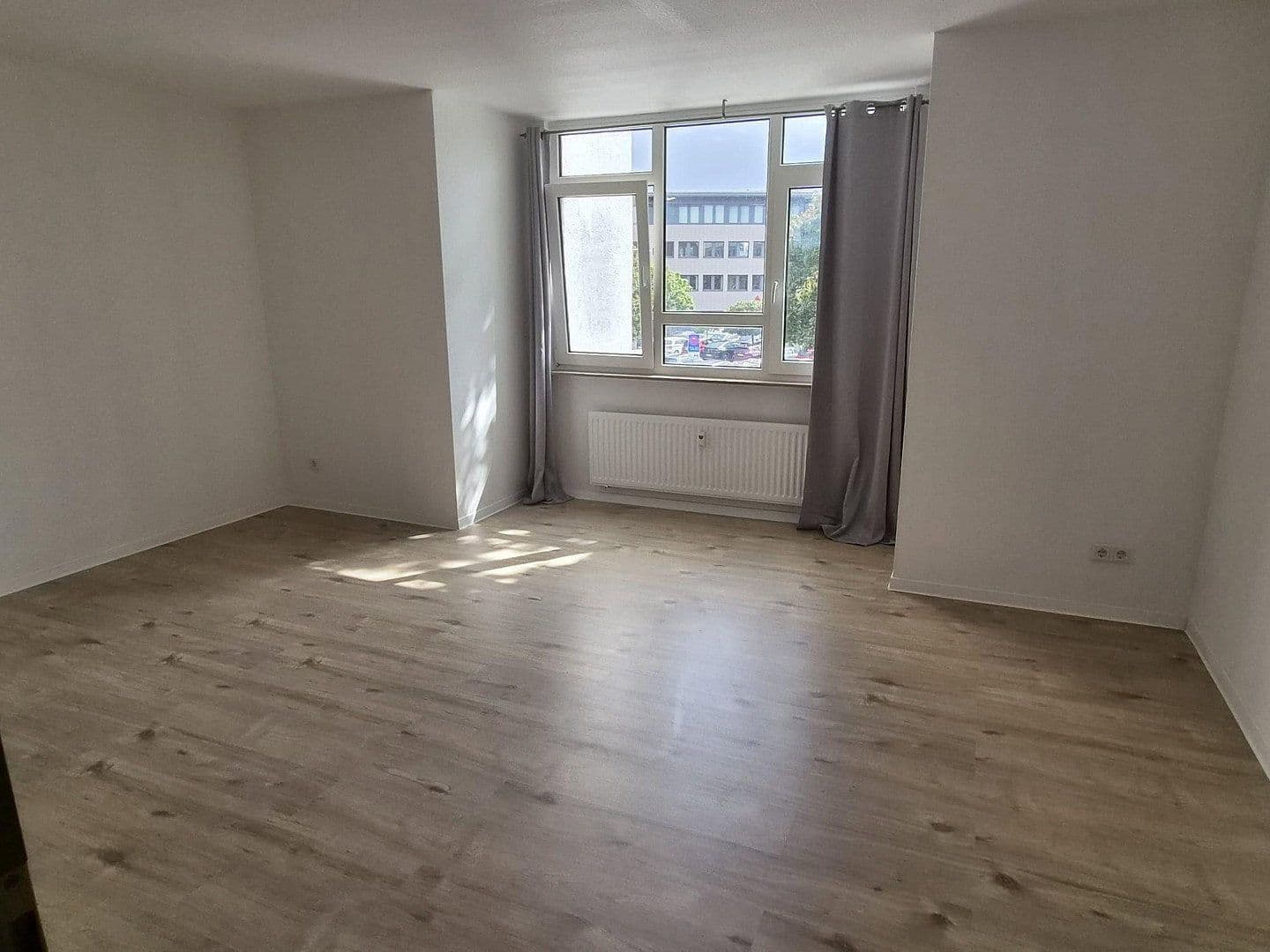Pronájem bytu 1+1 30 m², Richrather Straße 3, Langenfeld (Rheinland), Severní Porýní-Vestfálsko Pronájem bytu 1+1 30 m², Richrather Straße 3, Langenfeld (Rheinland), Severní Porýní-Vestfálsko