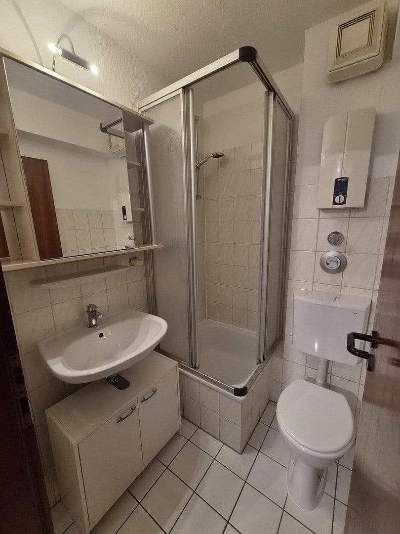 Pronájem bytu 1+1 30 m², Richrather Straße 3, Langenfeld (Rheinland), Severní Porýní-Vestfálsko Pronájem bytu 1+1 30 m², Richrather Straße 3, Langenfeld (Rheinland), Severní Porýní-Vestfálsko