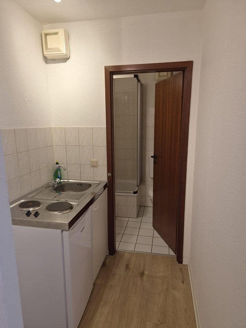 Pronájem bytu 1+1 30 m², Richrather Straße 3, Langenfeld (Rheinland), Severní Porýní-Vestfálsko Pronájem bytu 1+1 30 m², Richrather Straße 3, Langenfeld (Rheinland), Severní Porýní-Vestfálsko