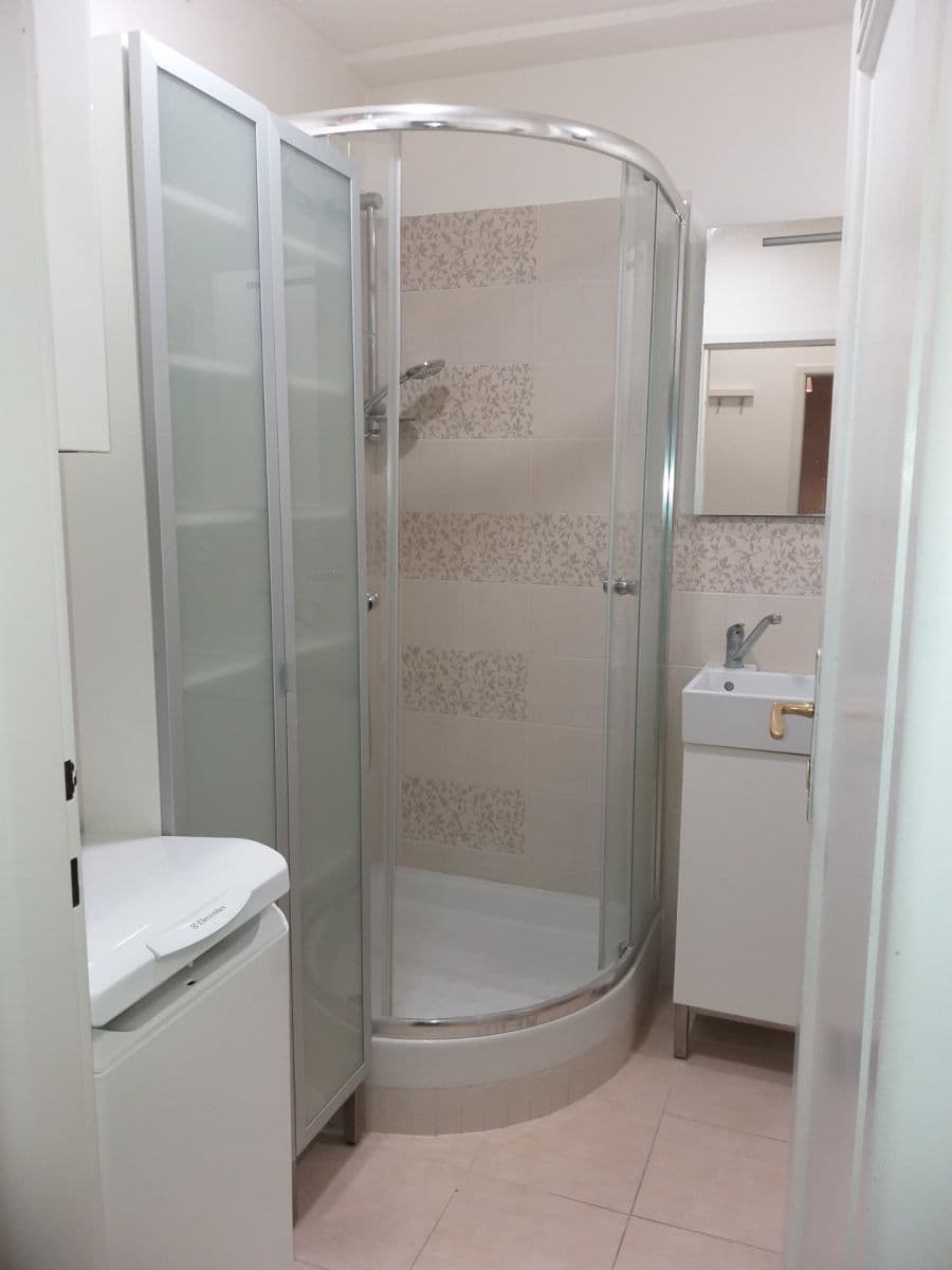 Pronájem bytu 2+kk 42 m², Osadní, Praha, Praha Pronájem bytu 2+kk 42 m², Osadní, Praha, Praha