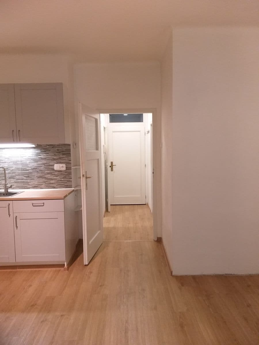 Pronájem bytu 2+kk 42 m², Osadní, Praha, Praha Pronájem bytu 2+kk 42 m², Osadní, Praha, Praha