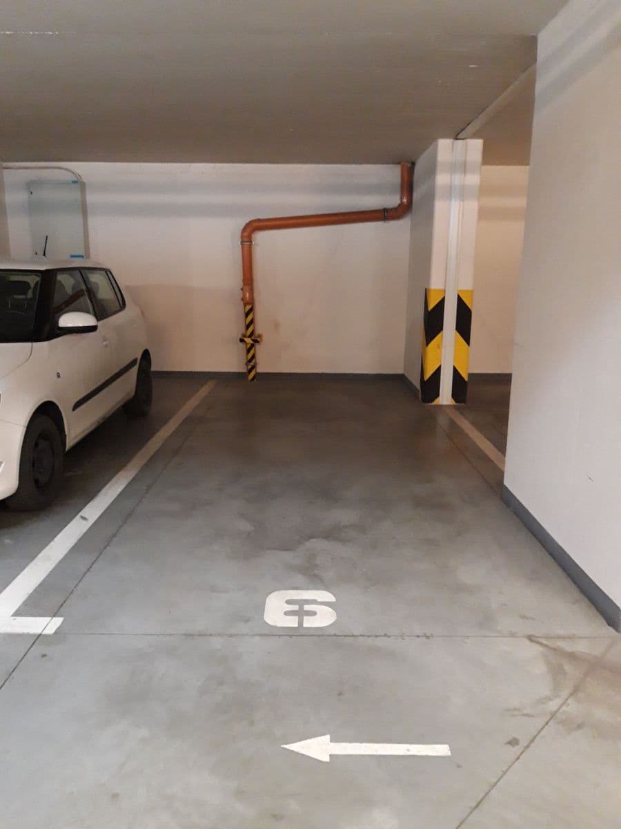 Pronájem garáže 15 m², Zrzavého, Praha, Praha Pronájem garáže 15 m², Zrzavého, Praha, Praha