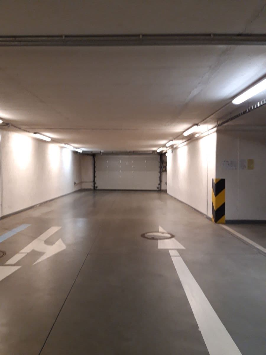 Pronájem garáže 15 m², Zrzavého, Praha, Praha Pronájem garáže 15 m², Zrzavého, Praha, Praha